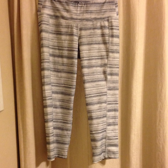 Old navy workout crop compression pants