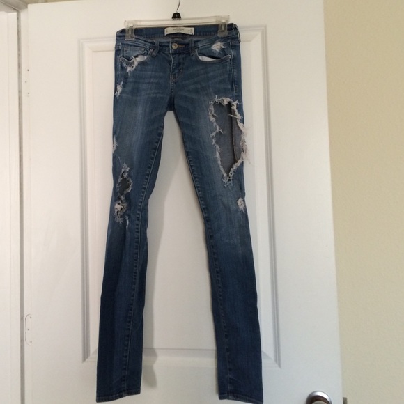 Skinny Abercrombie destroyed jeans