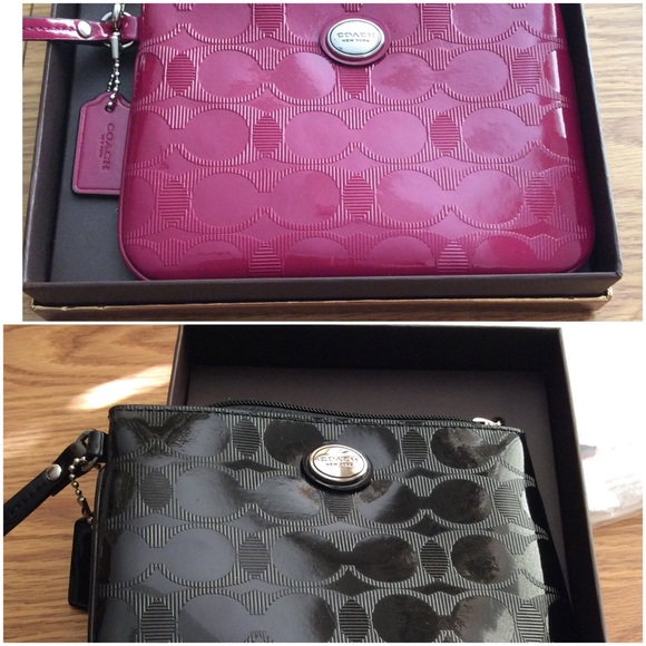 BUNDLE TWO COACH WRISTLETS FOR TAMILLER 💓💓💓