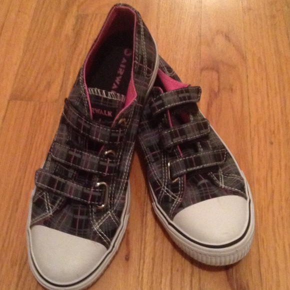 Plaid air walks