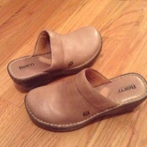 Born clogs