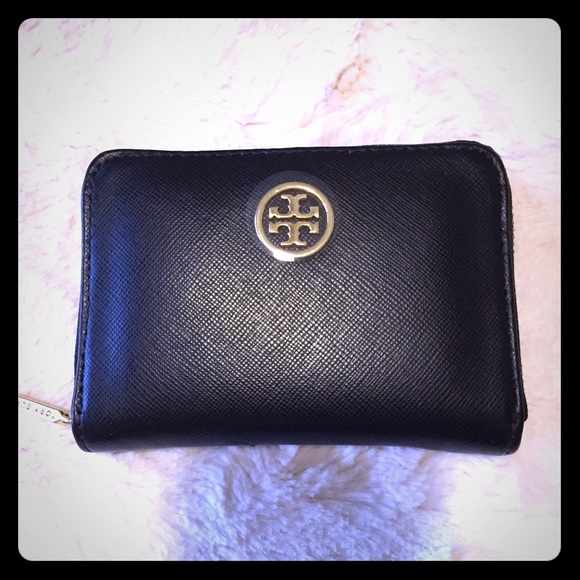 Tory Burch Accessories - Tory Burch Robinson zip coin case black