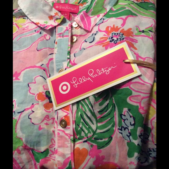Lilly for Target! Size large NP print button down