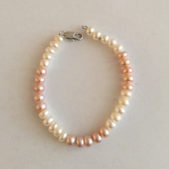 White and pink pearl bracelet