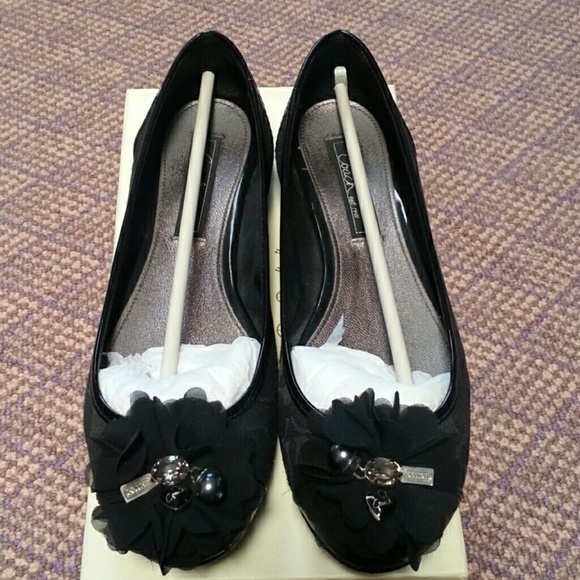 Authentic Coach signature black flats shoes - Picture 2 of 4