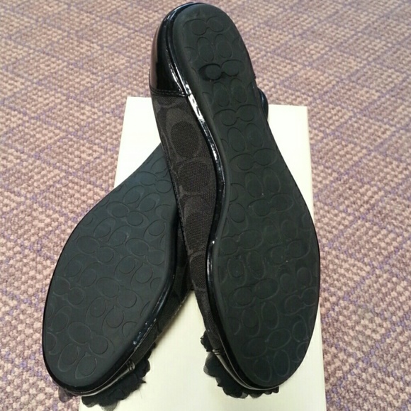 Authentic Coach signature black flats shoes - Picture 4 of 4