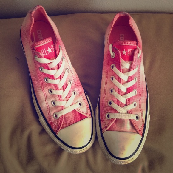 Light pink plaid converse