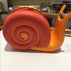 Snail 🐌 tape dispenser