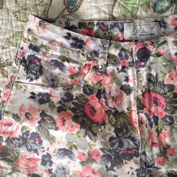 High waisted floral shorts - Picture 2 of 4