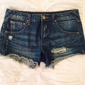 NWOT medium wash boyfriend denim shorts
