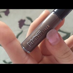 Beautiful Mac rare brown liner😍