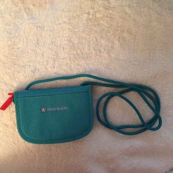 Sherpani crossbody wallet
