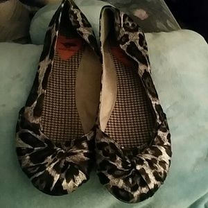 Cute leopard print slip on flats