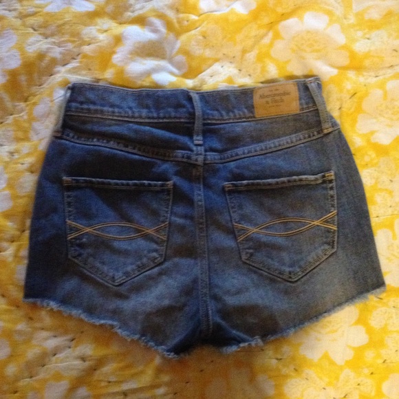 Abercrombie & Fitch short shorts - Picture 2 of 2
