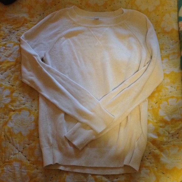 White Gap Sweater - Picture 1 of 1