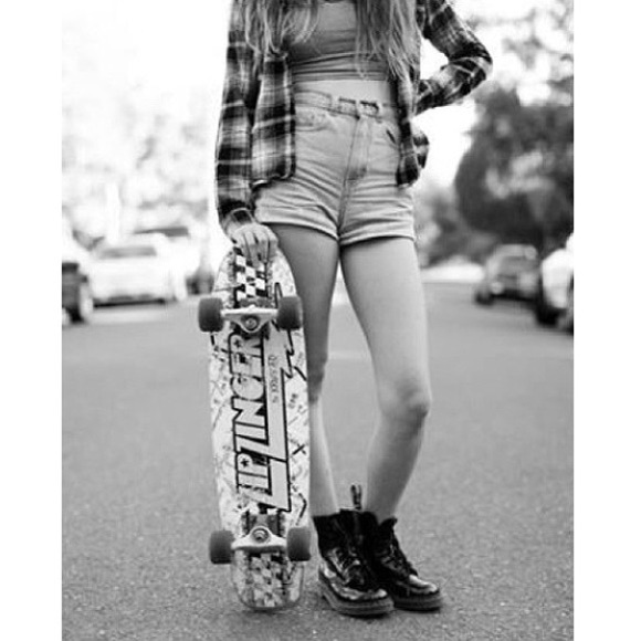 American Apparel Med. Wash High Waisted Shor - Picture 3 of 3