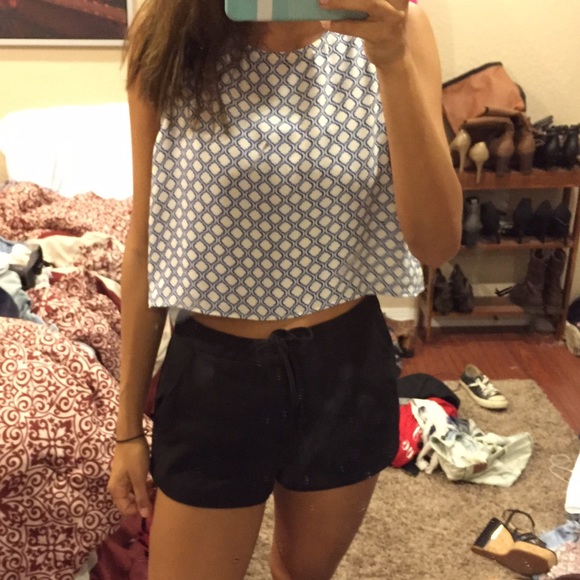 Crop top - Picture 2 of 2