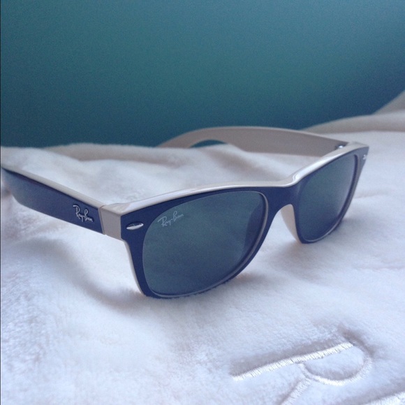 Bundle guess earring and ray bans