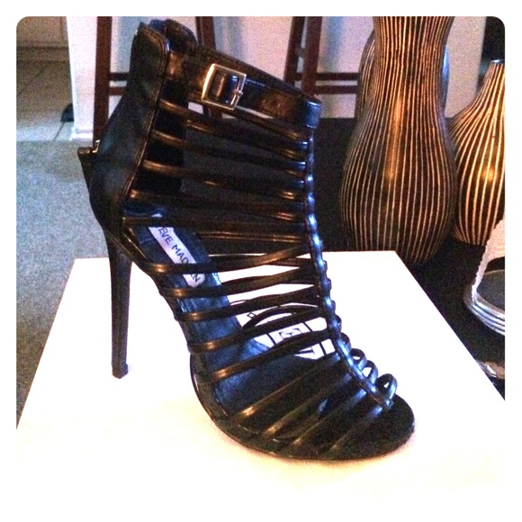 Steve Madden Black Strappy sandals