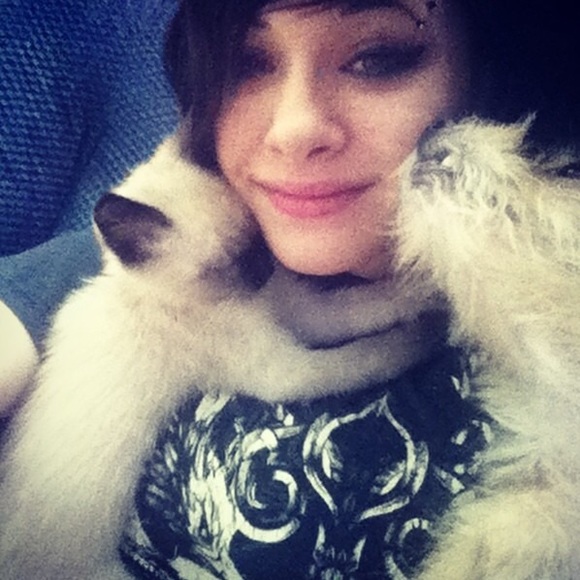 Meet your Posher, Kasi - Picture 3 of 4