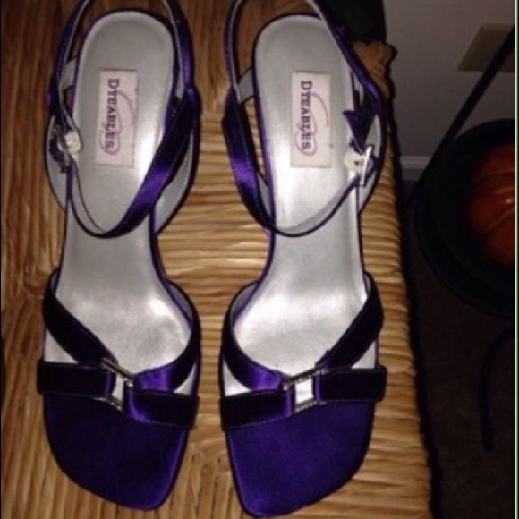 SOLD!!  Purple satin heels size 8 - Picture 1 of 1