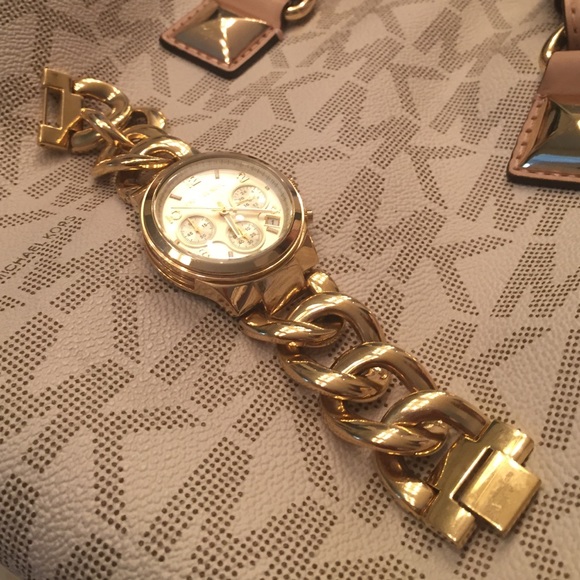 🚫💢SOLD💢🚫Michael Kors gold chain link watch. - Picture 3 of 4