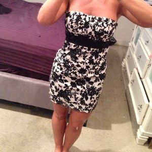 Summary black and white floral tube dress