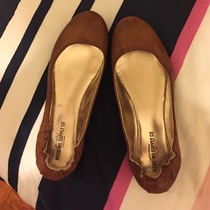 Never worn Mossimo supply co brown flats