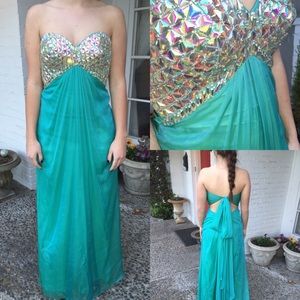 Prom dress- never worn