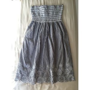 Strapless grey baby doll dress w/ crocheted detail
