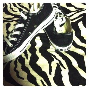 Black All Star converse size womens 6