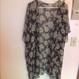 Black floral kimono for @ohhstephaniee
