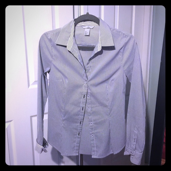 H&M pinstriped navy button down top