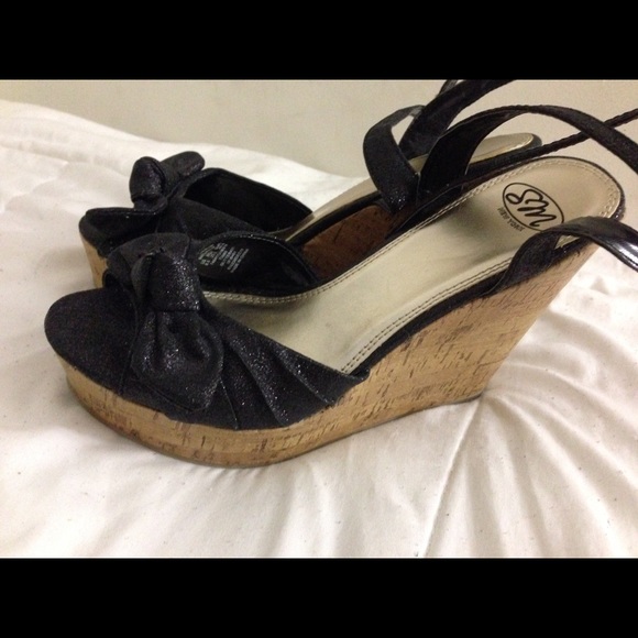 Black wedges with sparkly bows