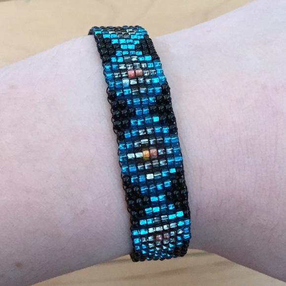 Beaded arrow bracelet