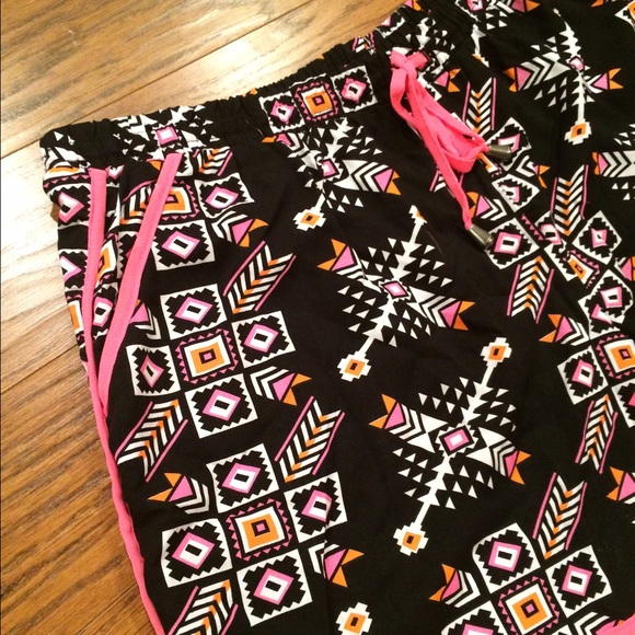 🚫SOLD IN BUNDLE🚫NWT Black & Neon Pink Shorts! - Picture 2 of 3