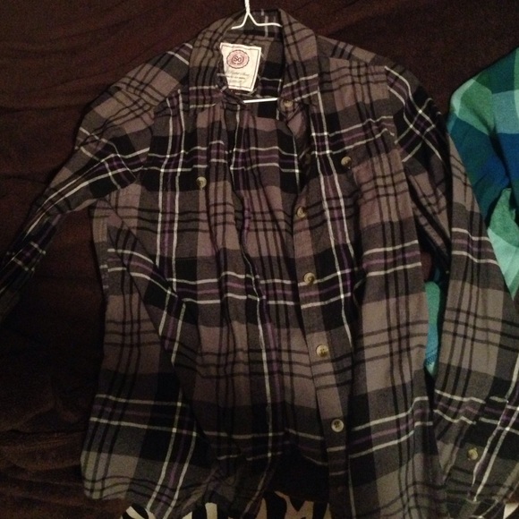 Bundle of 2 flannels - Picture 2 of 3
