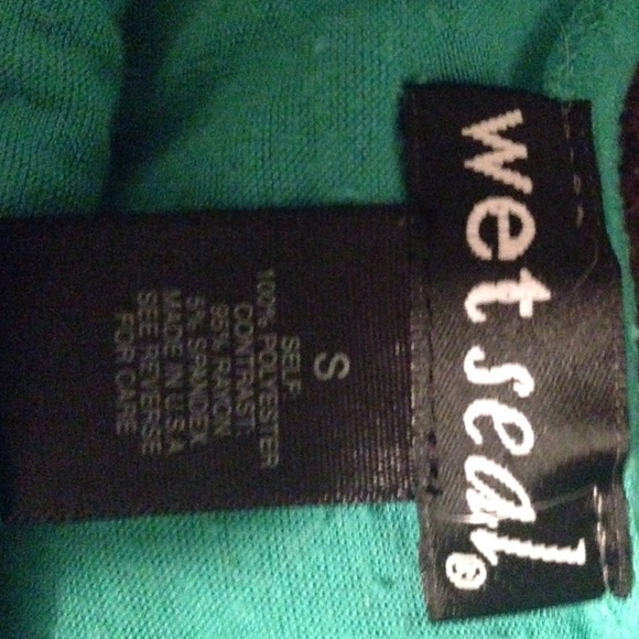 Green knit crop top! - Picture 3 of 3