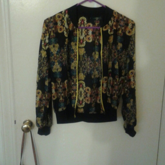 Women's Fashion Jacket - Picture 2 of 3