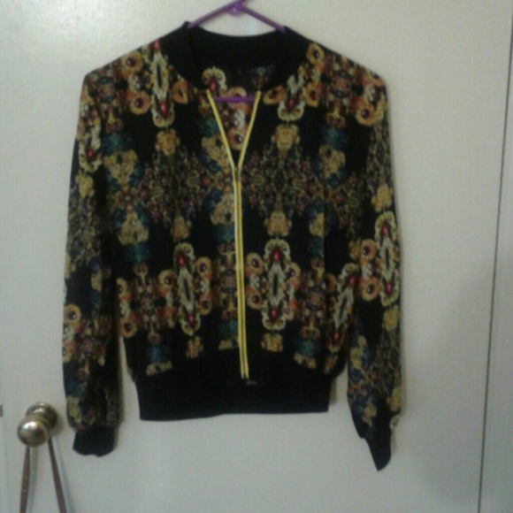 Women's Fashion Jacket - Picture 3 of 3
