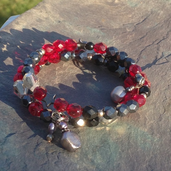 Crystal and pearl beaded memory wire bracelet