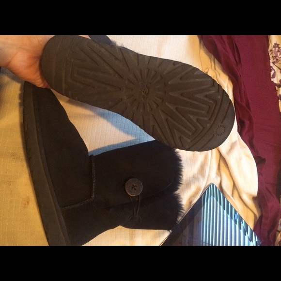 Bailey button black uggs