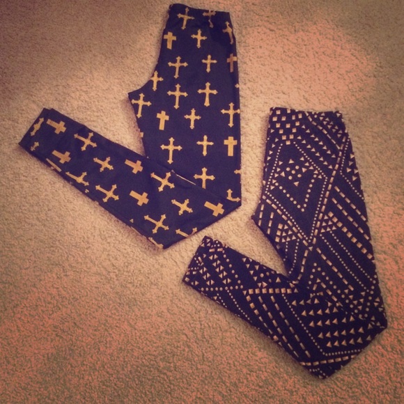 SOLD ON ♏️ BUNDLE!! 2 Black and gold leggings