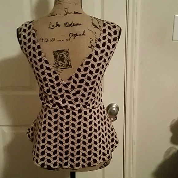 Cute Flared Top!! - Picture 2 of 3