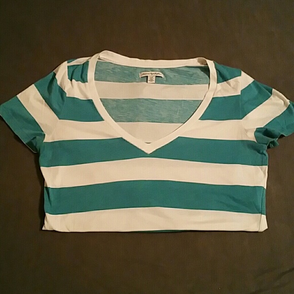 Women's American Eagle v-neck tee