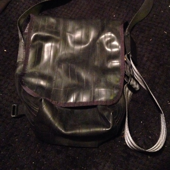 alchemy goods recycled inner tube messenger bag