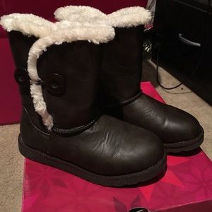 Brown "fake Leather" snow boots