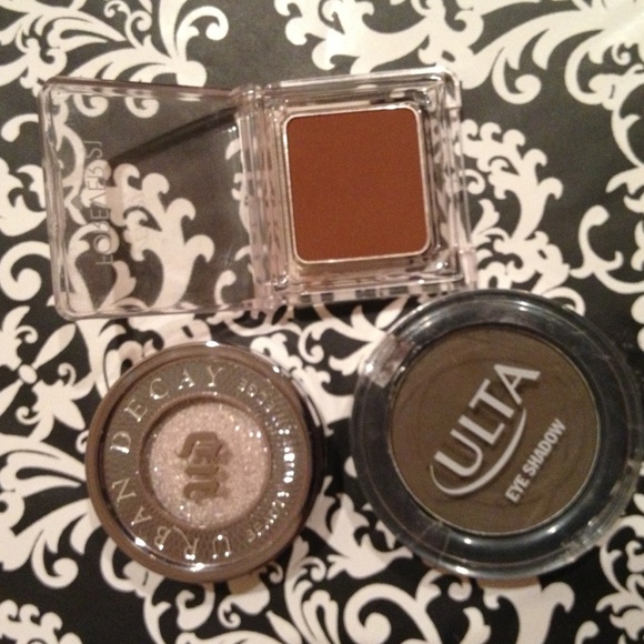 Eyeshadow bundle.