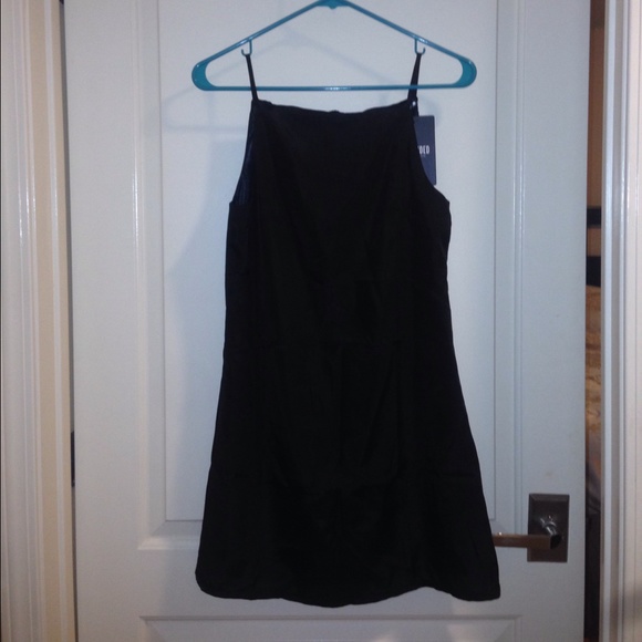 The perfect little black dress. 🙆 - Picture 2 of 2