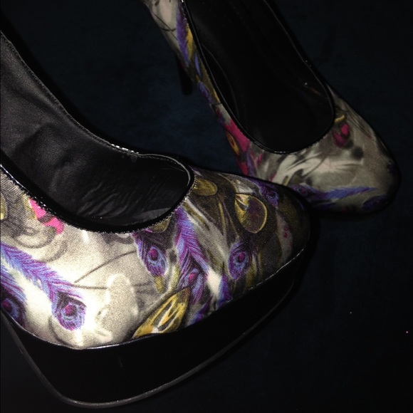 Peacock print satin & patent leather platform heel - Picture 3 of 4